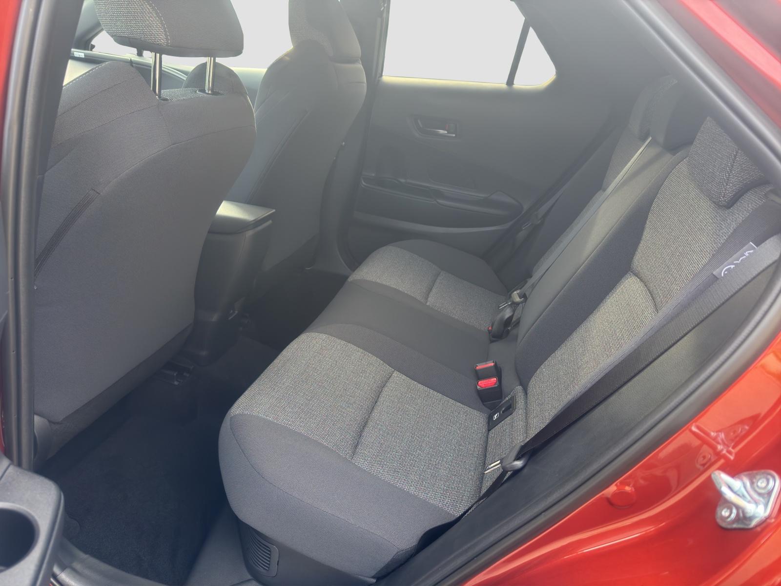 TOYOTA C-HR 2.0 HEV Swiss Edition 4x4-image-14