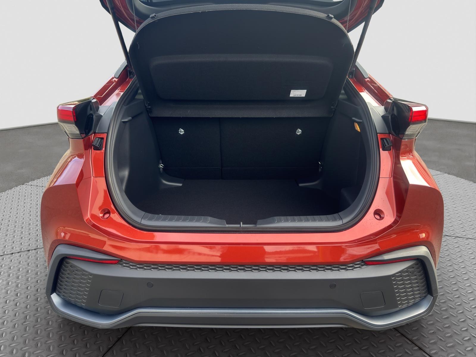 TOYOTA C-HR 2.0 HEV Swiss Edition 4x4-image-9