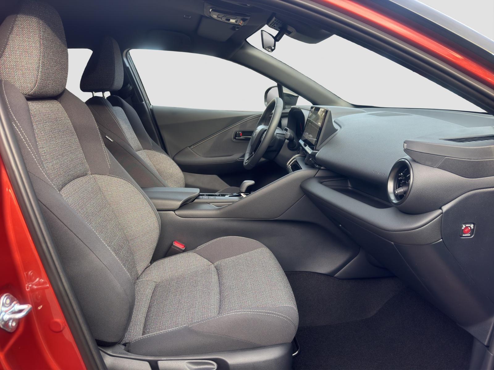TOYOTA C-HR 2.0 HEV Swiss Edition 4x4-image-15