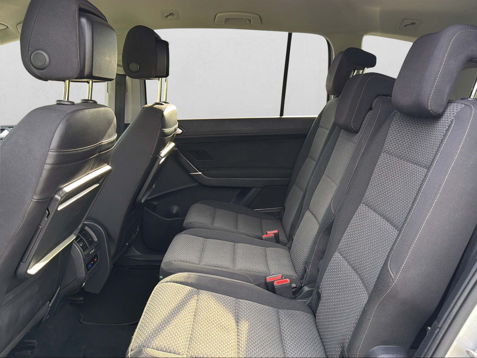 VW Touran 1.6 TDI BlueMotion Technology Sound DSG-image-14