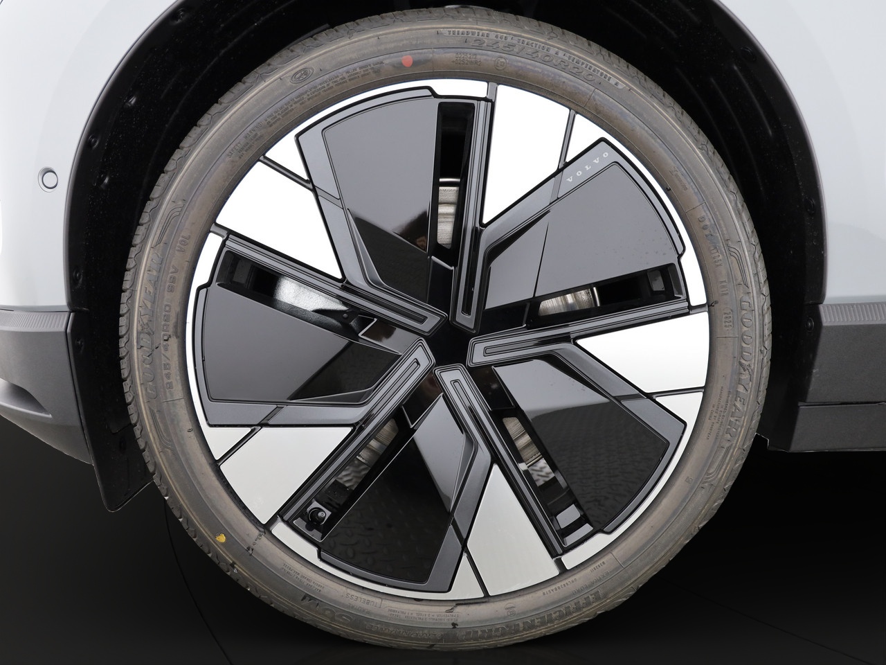 VOLVO EX30 E60 Twin Ultra Performance AWD-image-4