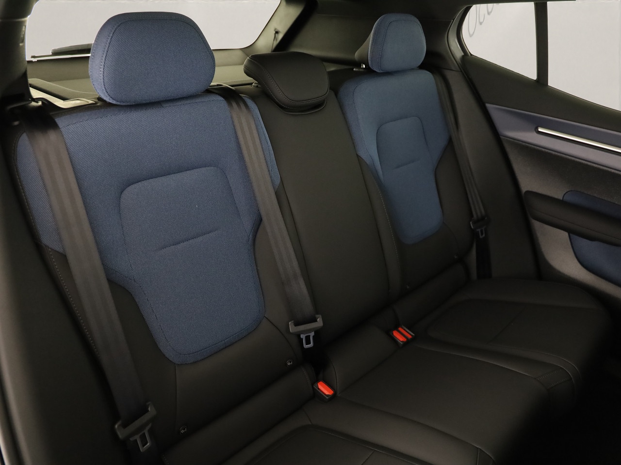 VOLVO EX30 E60 Twin Ultra Performance AWD-image-6