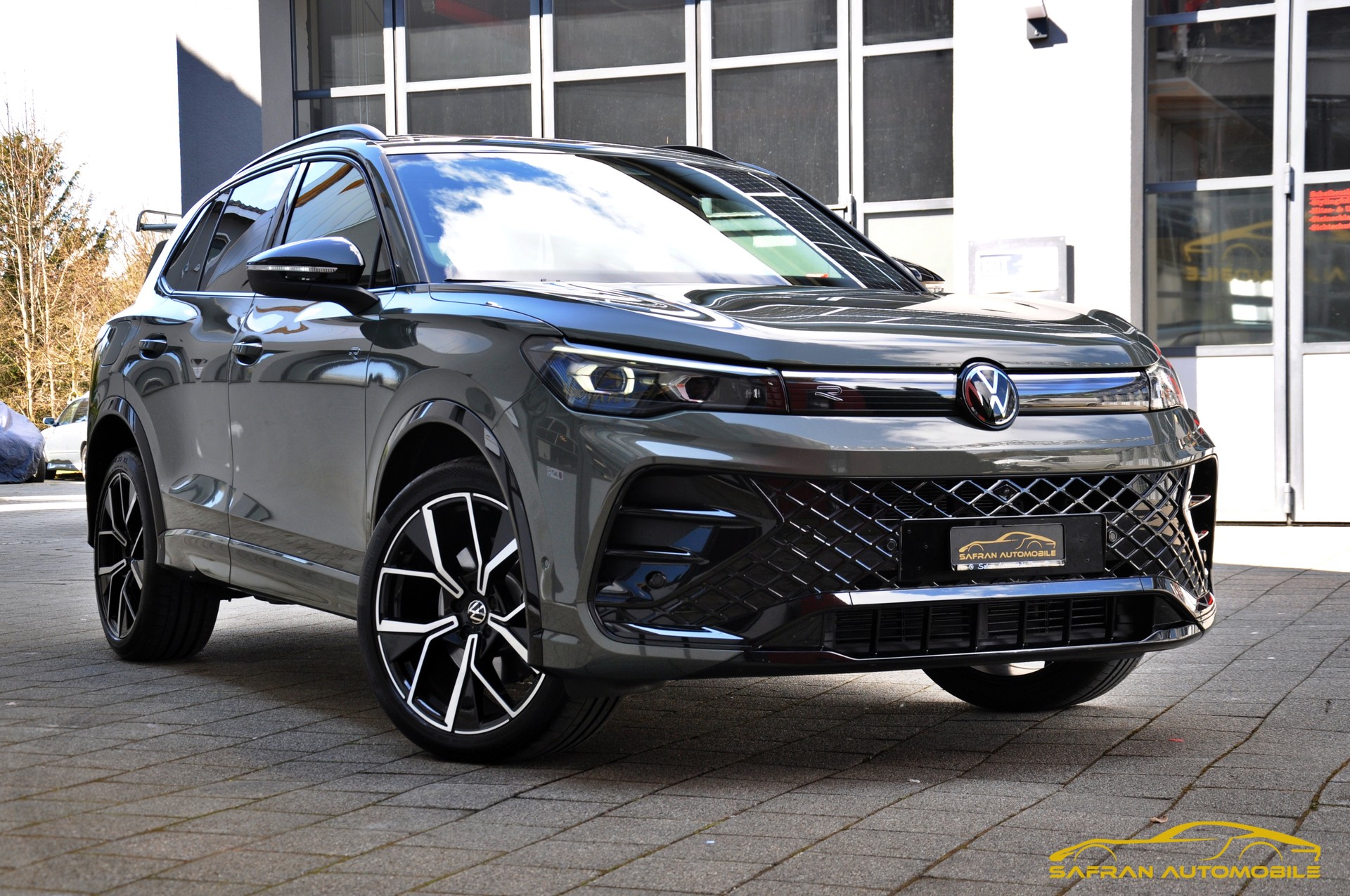VW Tiguan 2.0 TSI DSG R-Line 4Motion-image-2