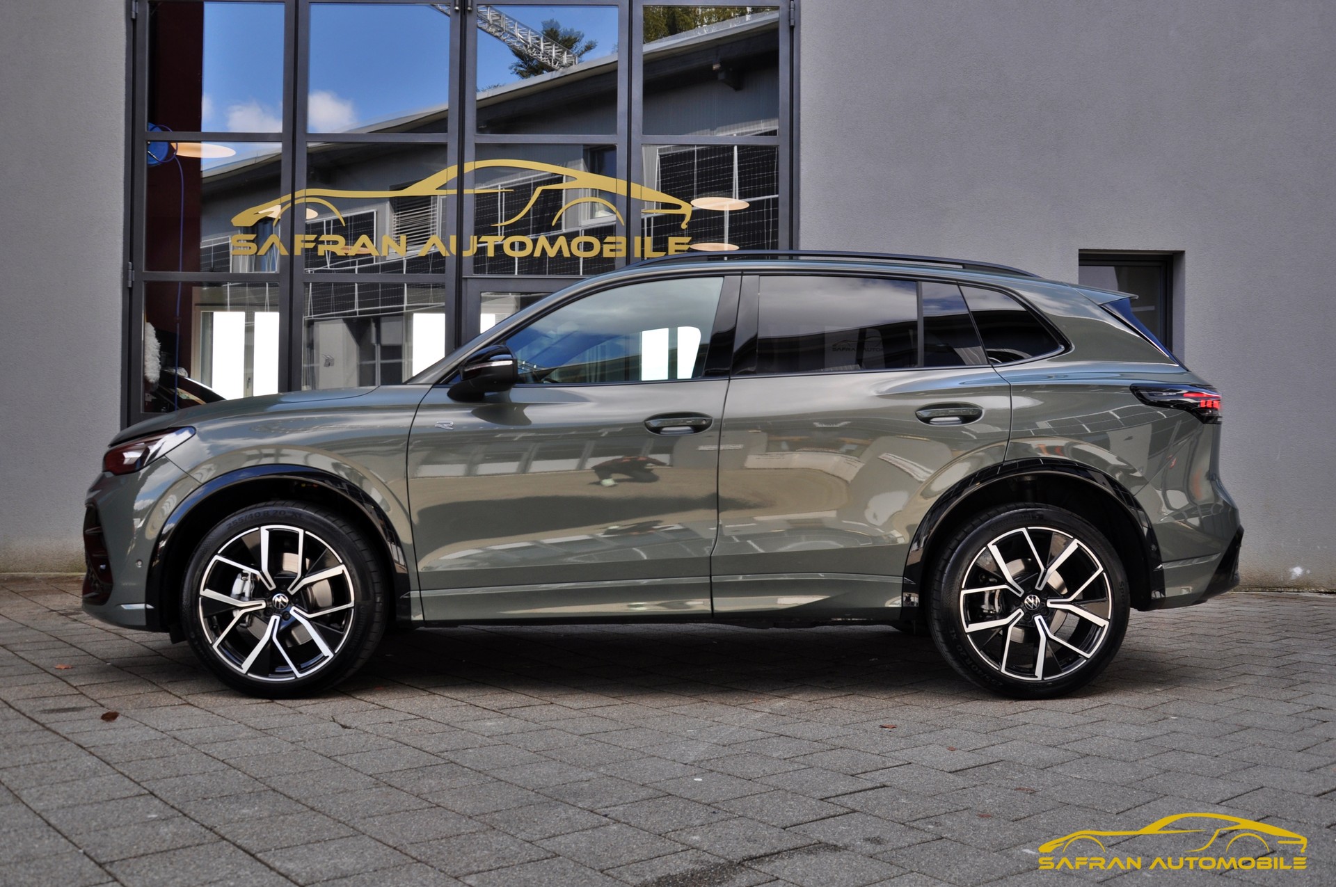 VW Tiguan 2.0 TSI DSG R-Line 4Motion-image-3
