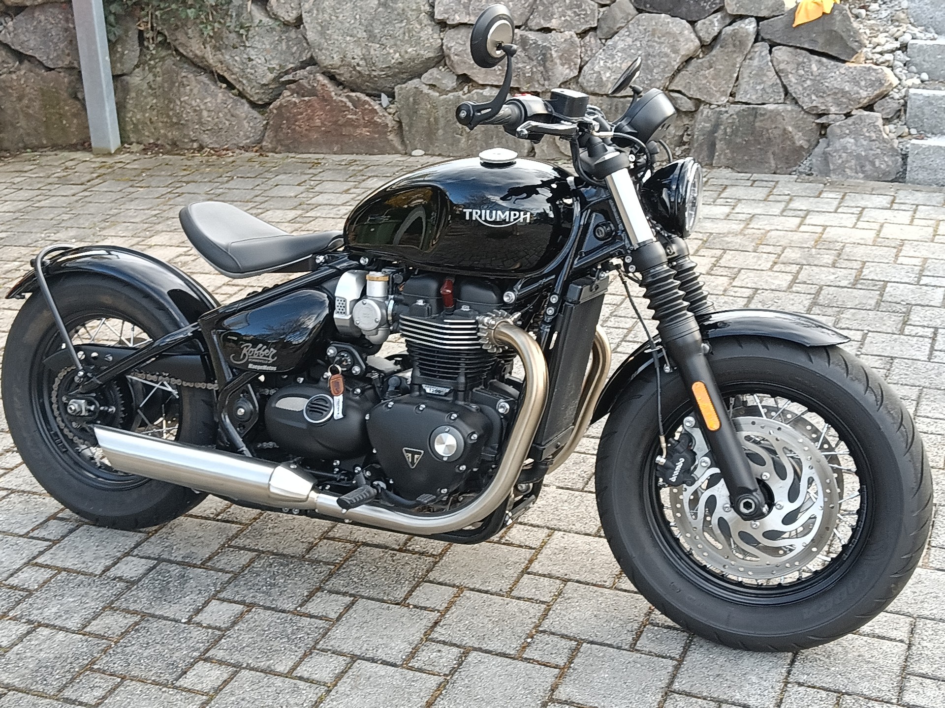 TRIUMPH Bonneville 1200 Bobber-image-2