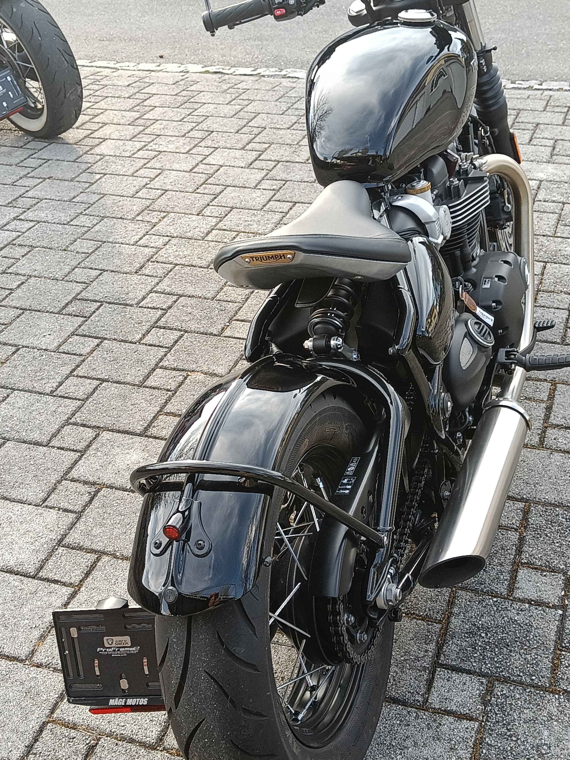 TRIUMPH Bonneville 1200 Bobber-image-4