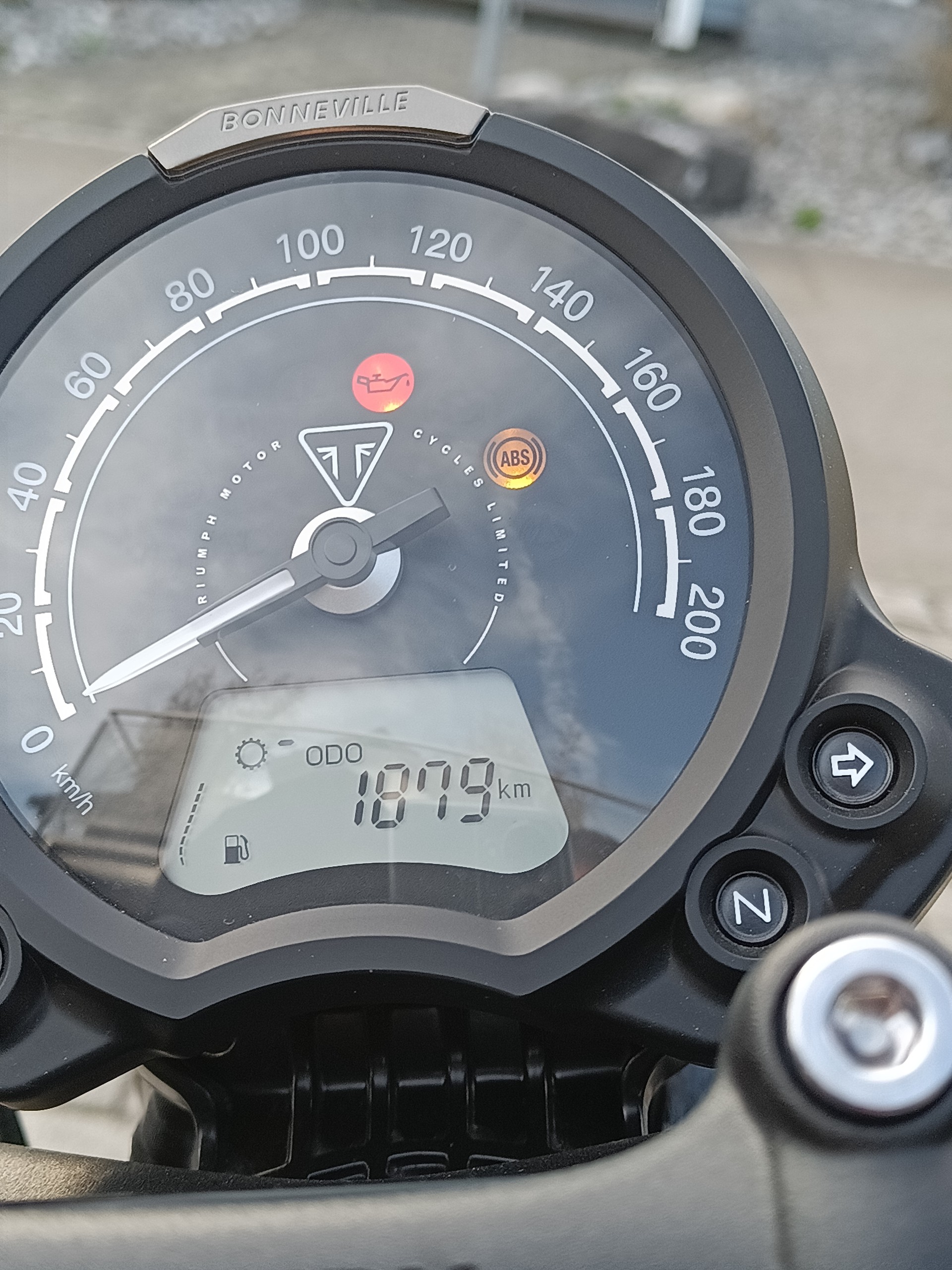 TRIUMPH Bonneville 1200 Bobber-image-3