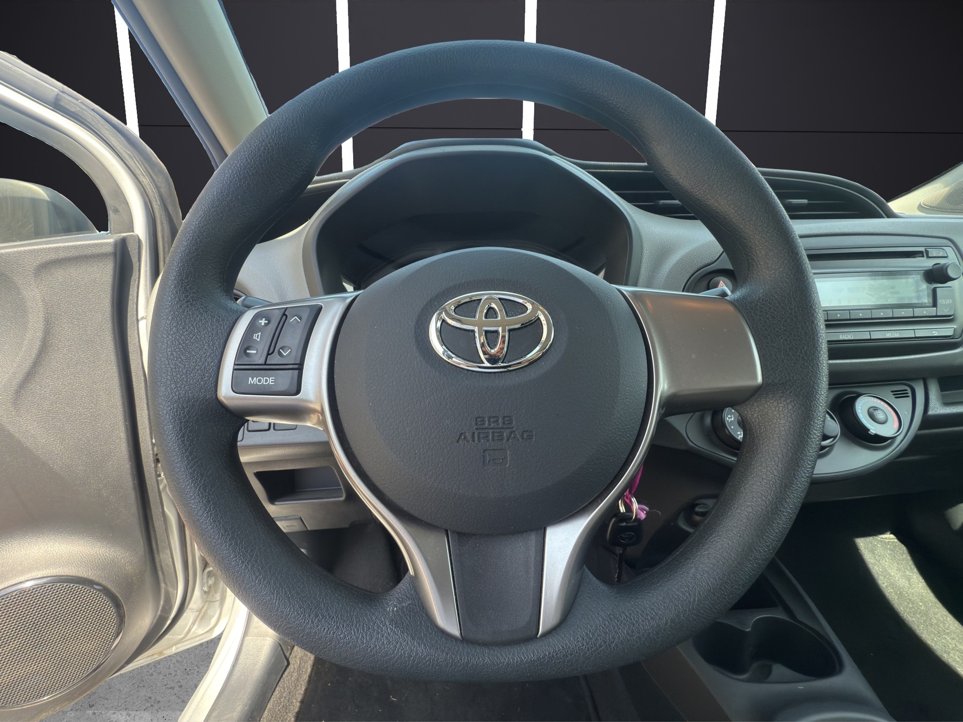 TOYOTA Yaris 1.0 Terra *Spezialpreis NUR für MAI!*-image-19
