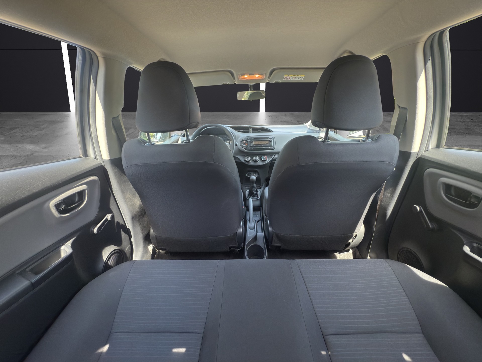 TOYOTA Yaris 1.0 Terra *Spezialpreis NUR für MAI!*-image-10