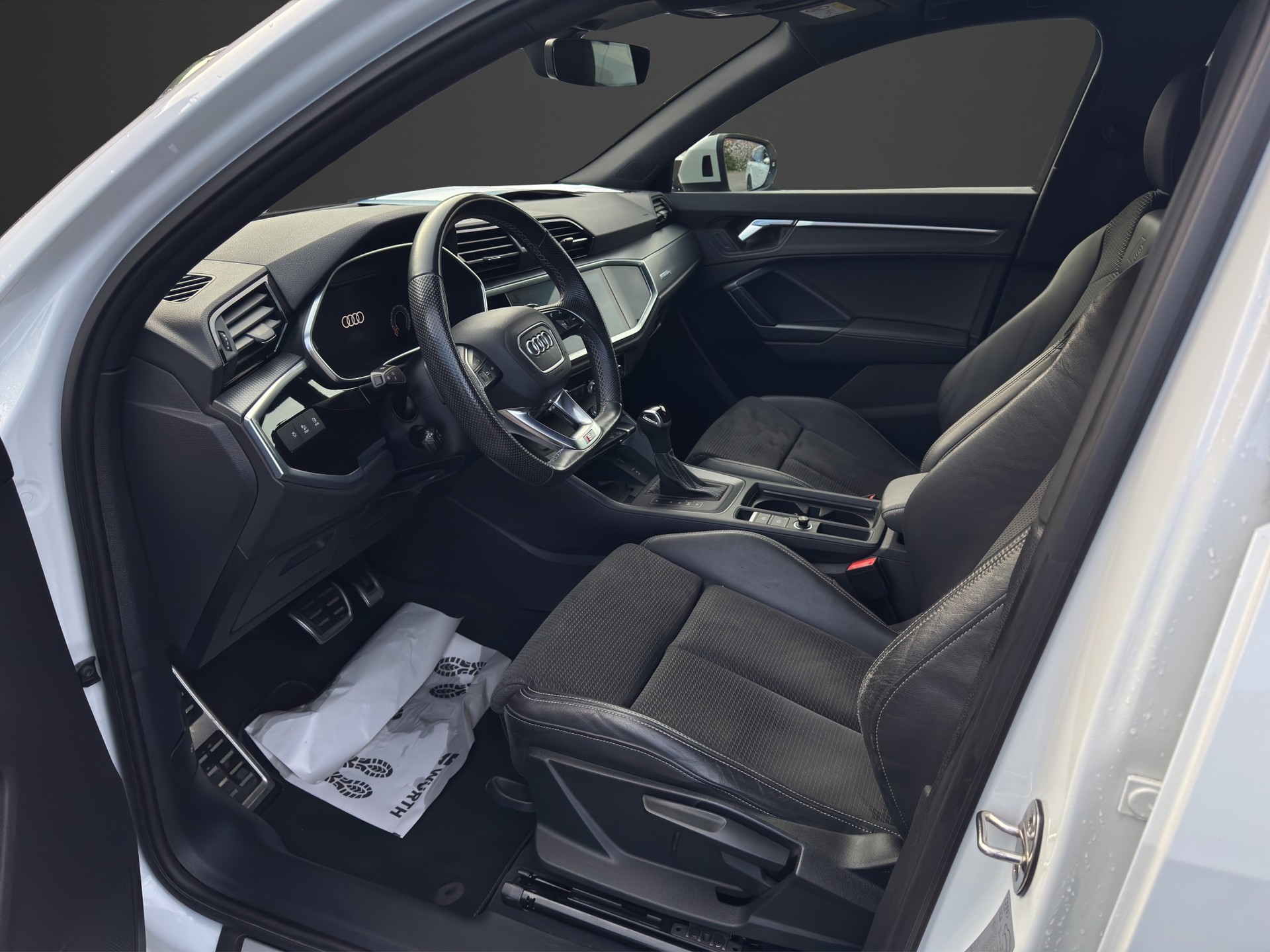AUDI Q3 Sportback 40 TDI S line Attraction quattro S-tronic-image-11