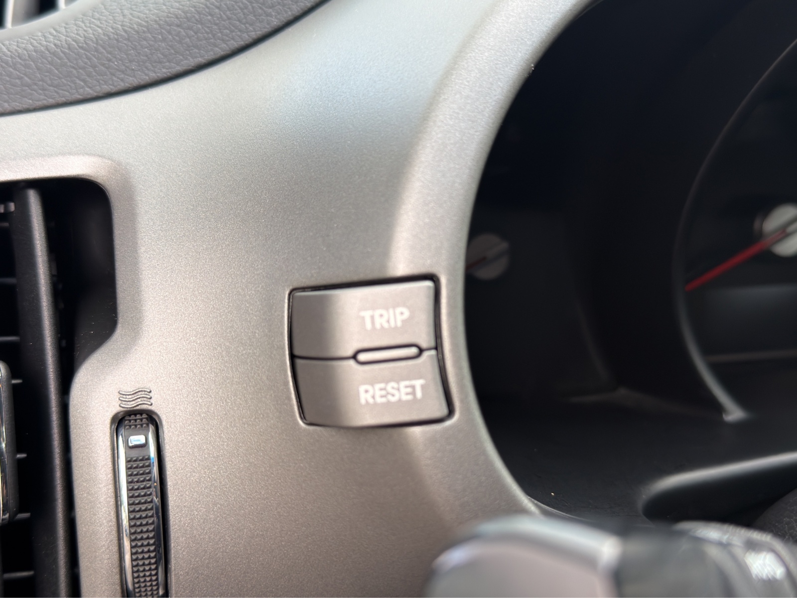 KIA Sportage 2.0 CRDi Trend 4WD Automatic-image-22
