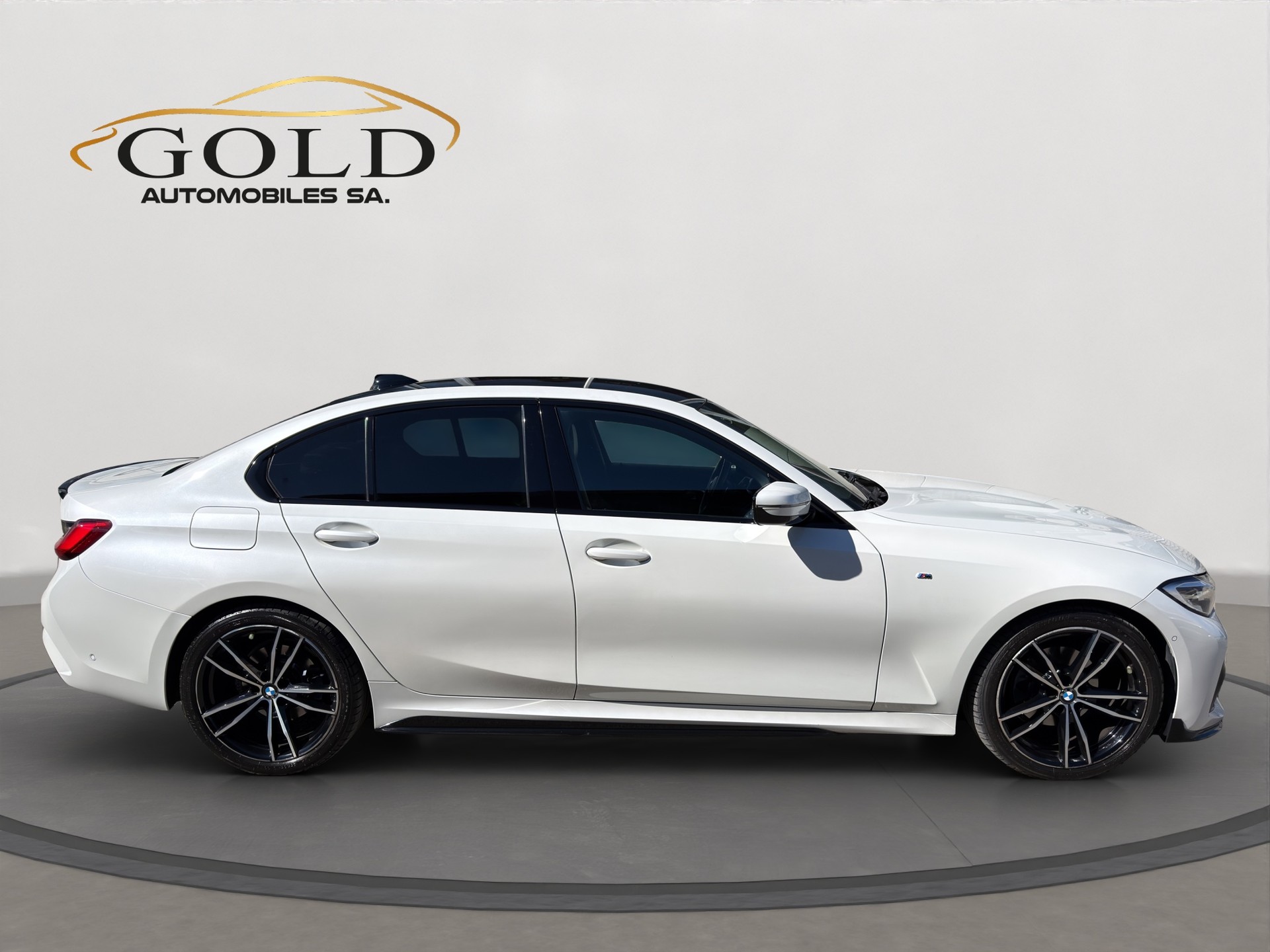 BMW 320d xDrive M Sport Steptronic-image-12