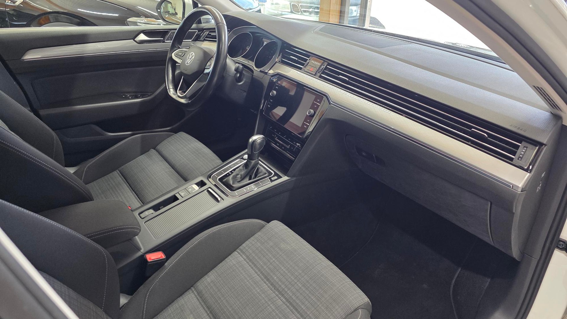 VW Passat 2.0 TDI BMT Business DSG-image-7