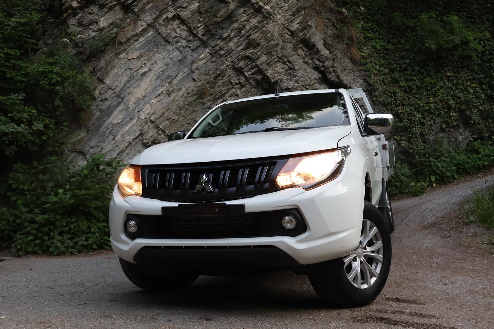 MITSUBISHI L 200 2.4 Value Club Cab-showroom-element-1