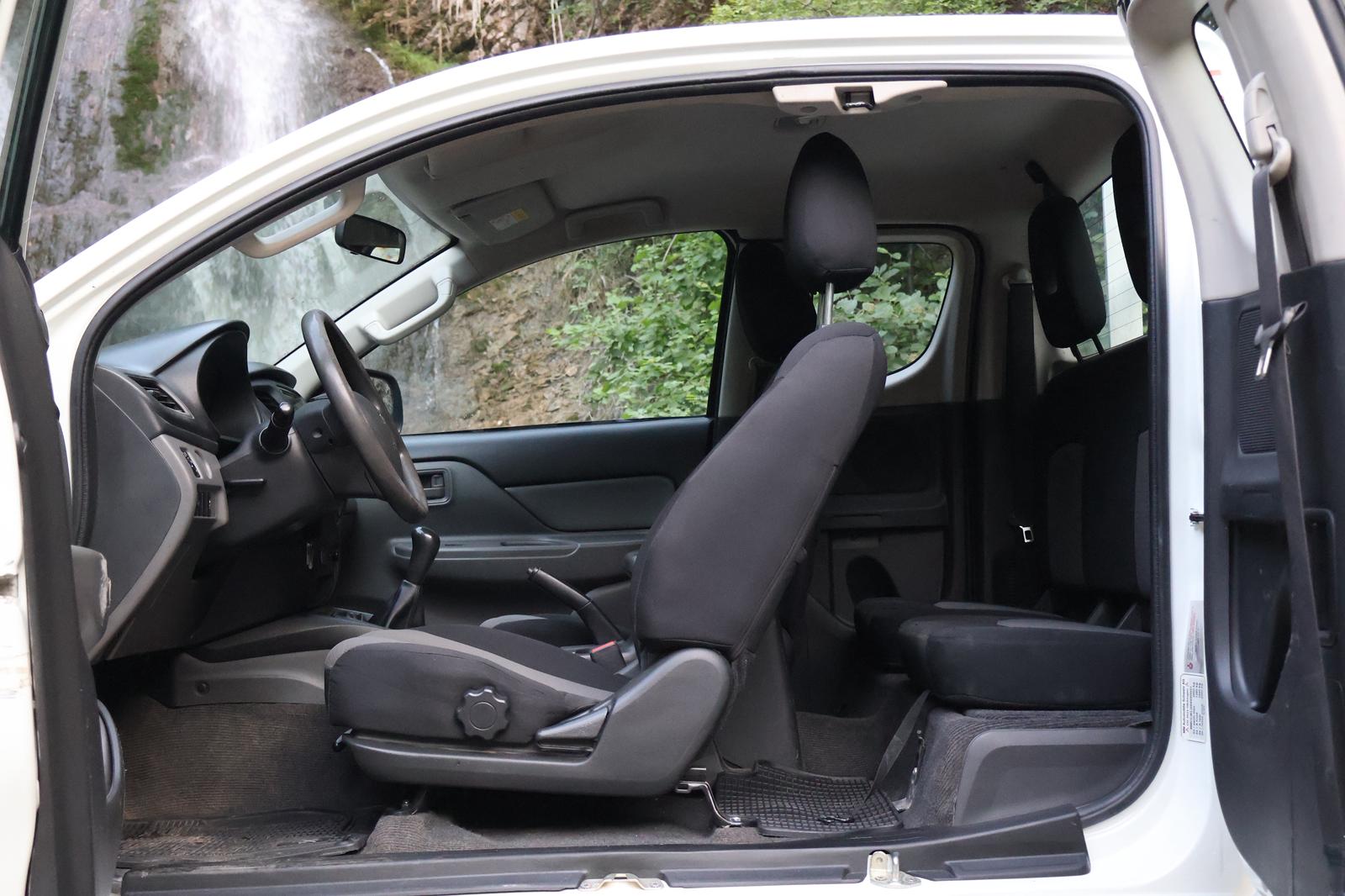 MITSUBISHI L 200 2.4 Value Club Cab-image-8