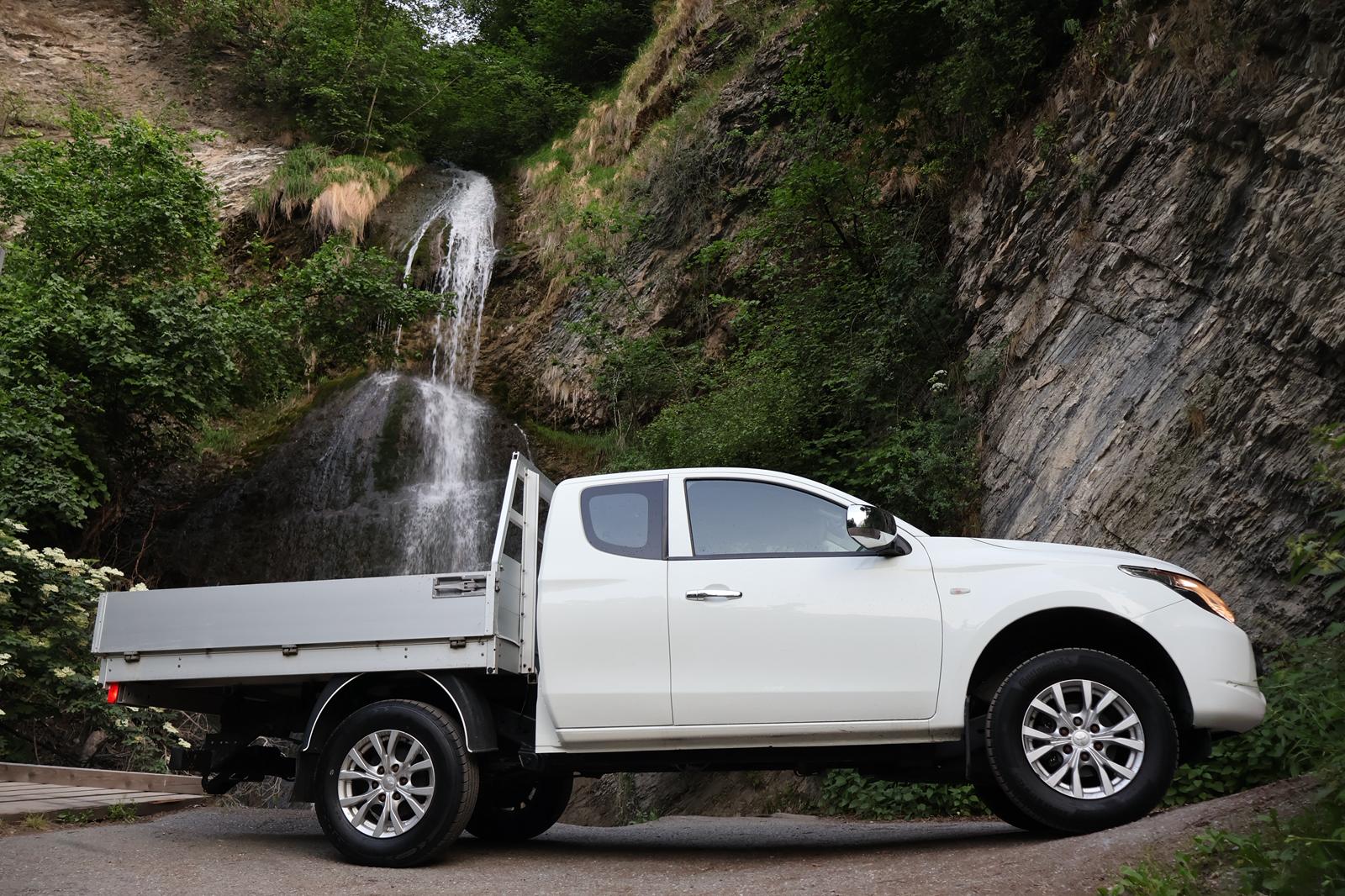 MITSUBISHI L 200 2.4 Value Club Cab-image-4