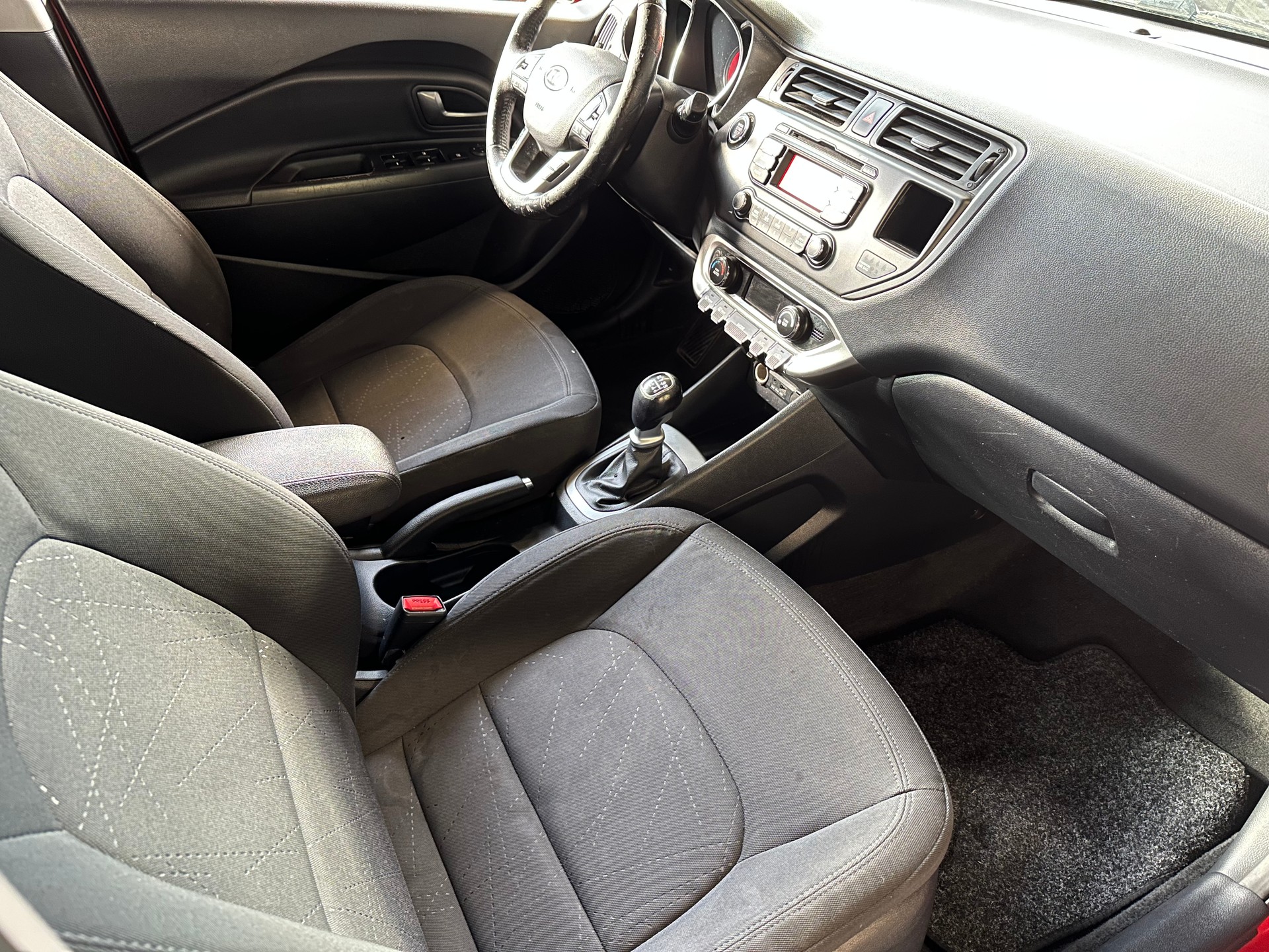 KIA Rio 1.4 CRDi Style-image-9