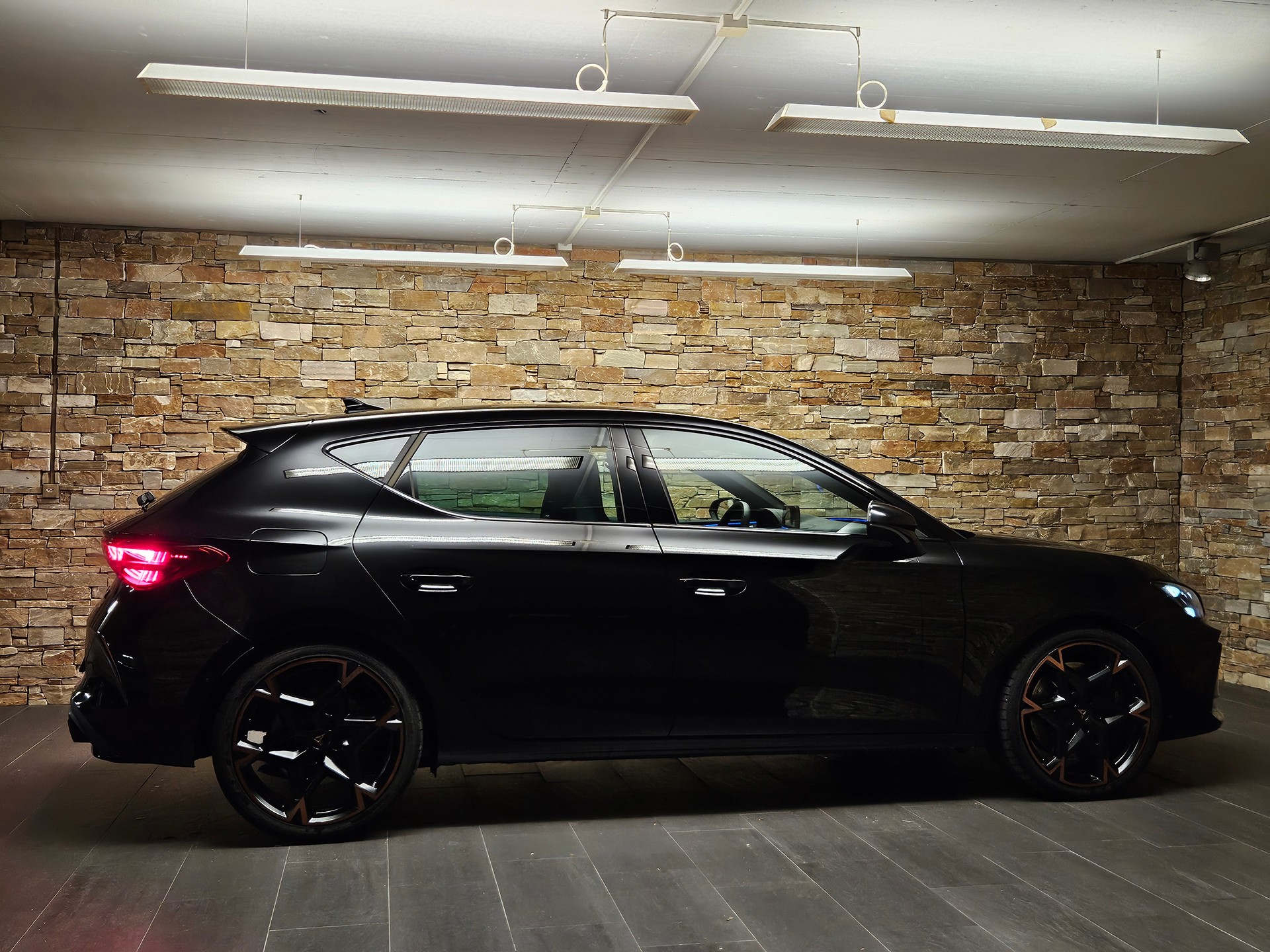 CUPRA 2.0 TSI 300 VZ DSG-image-4