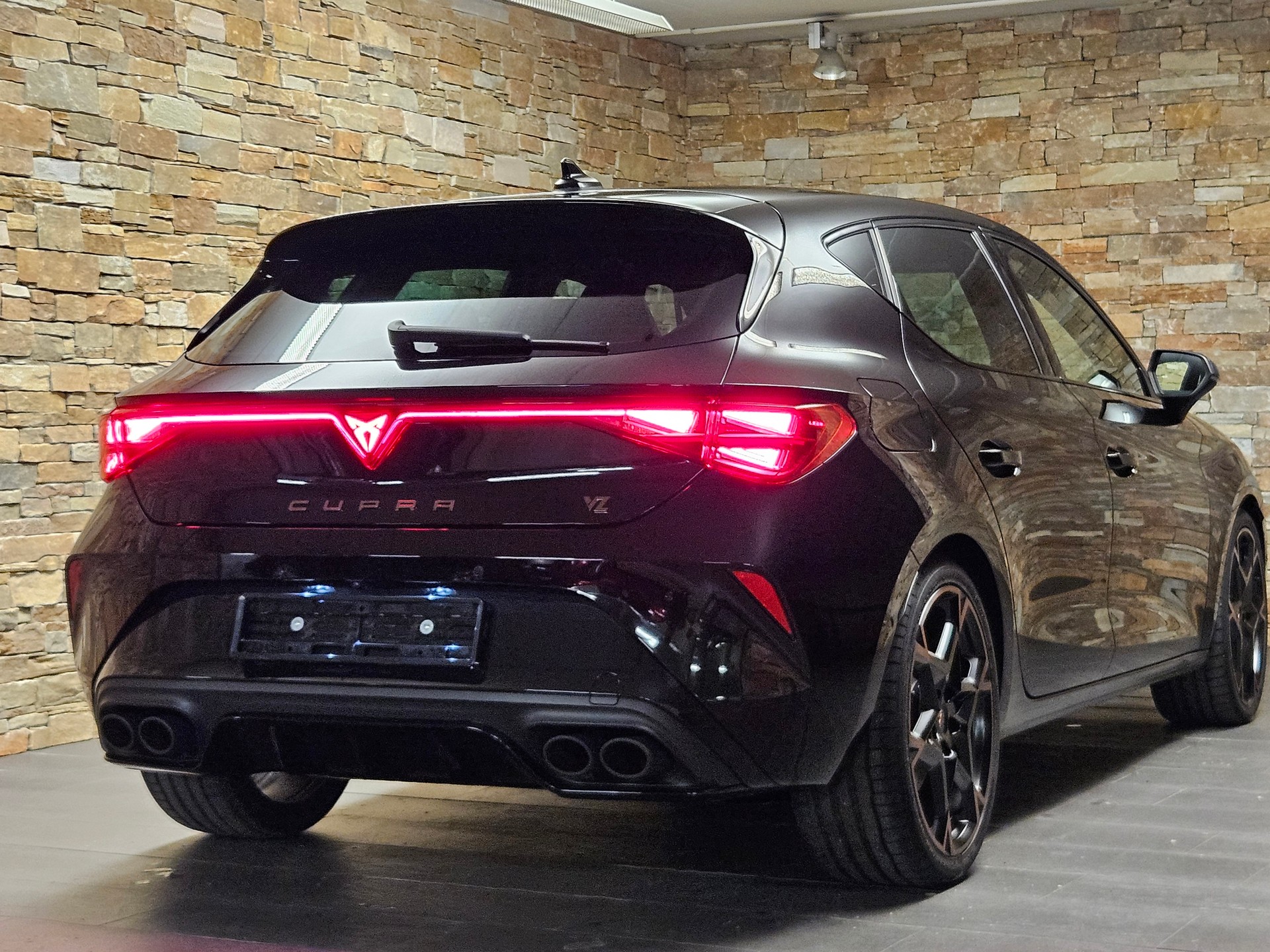 CUPRA 2.0 TSI 300 VZ DSG-image-3