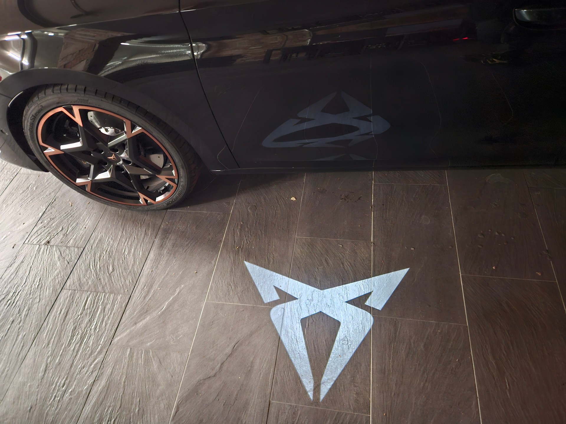 CUPRA 2.0 TSI 300 VZ DSG-image-7