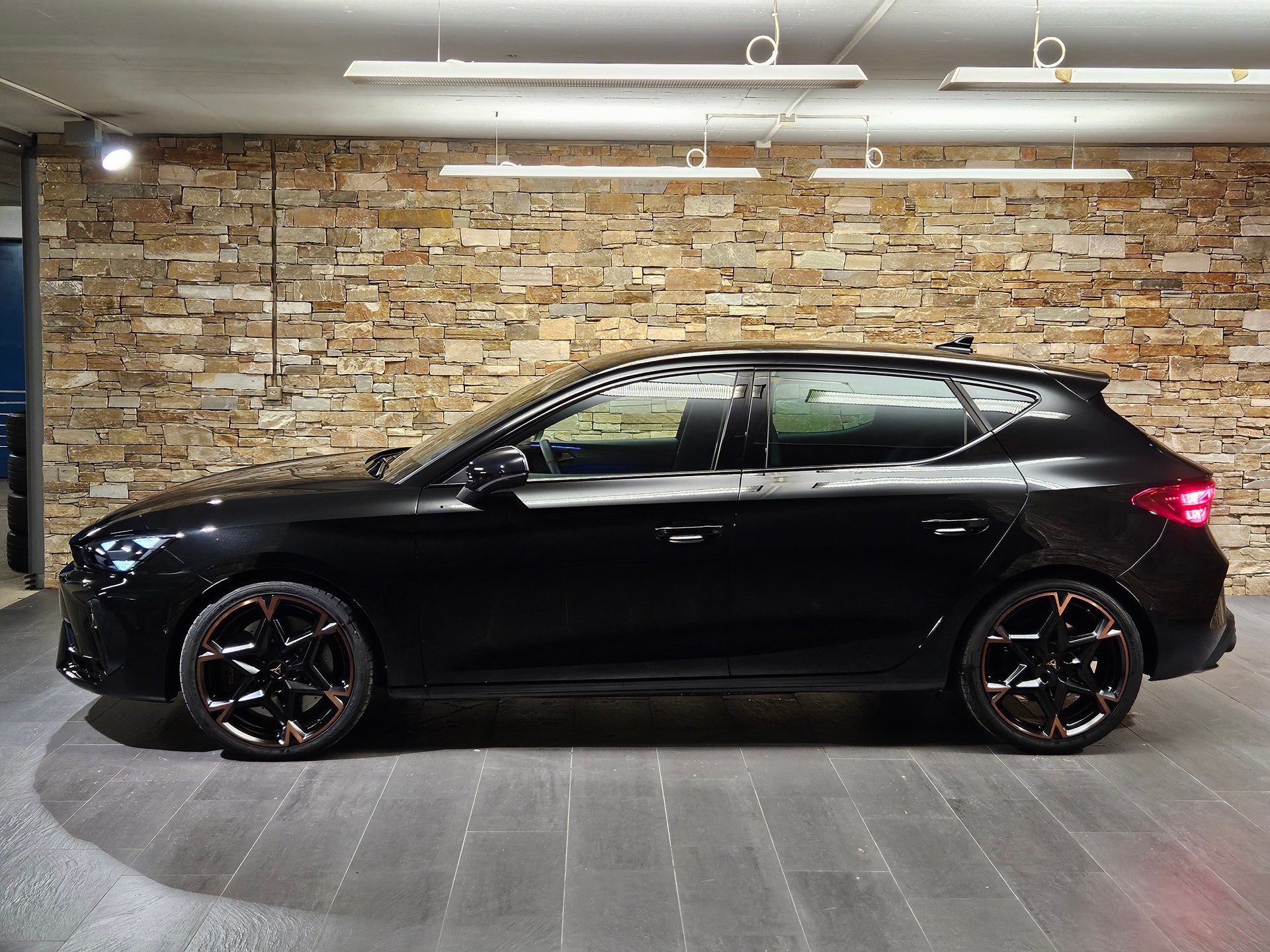 CUPRA 2.0 TSI 300 VZ DSG-image-1