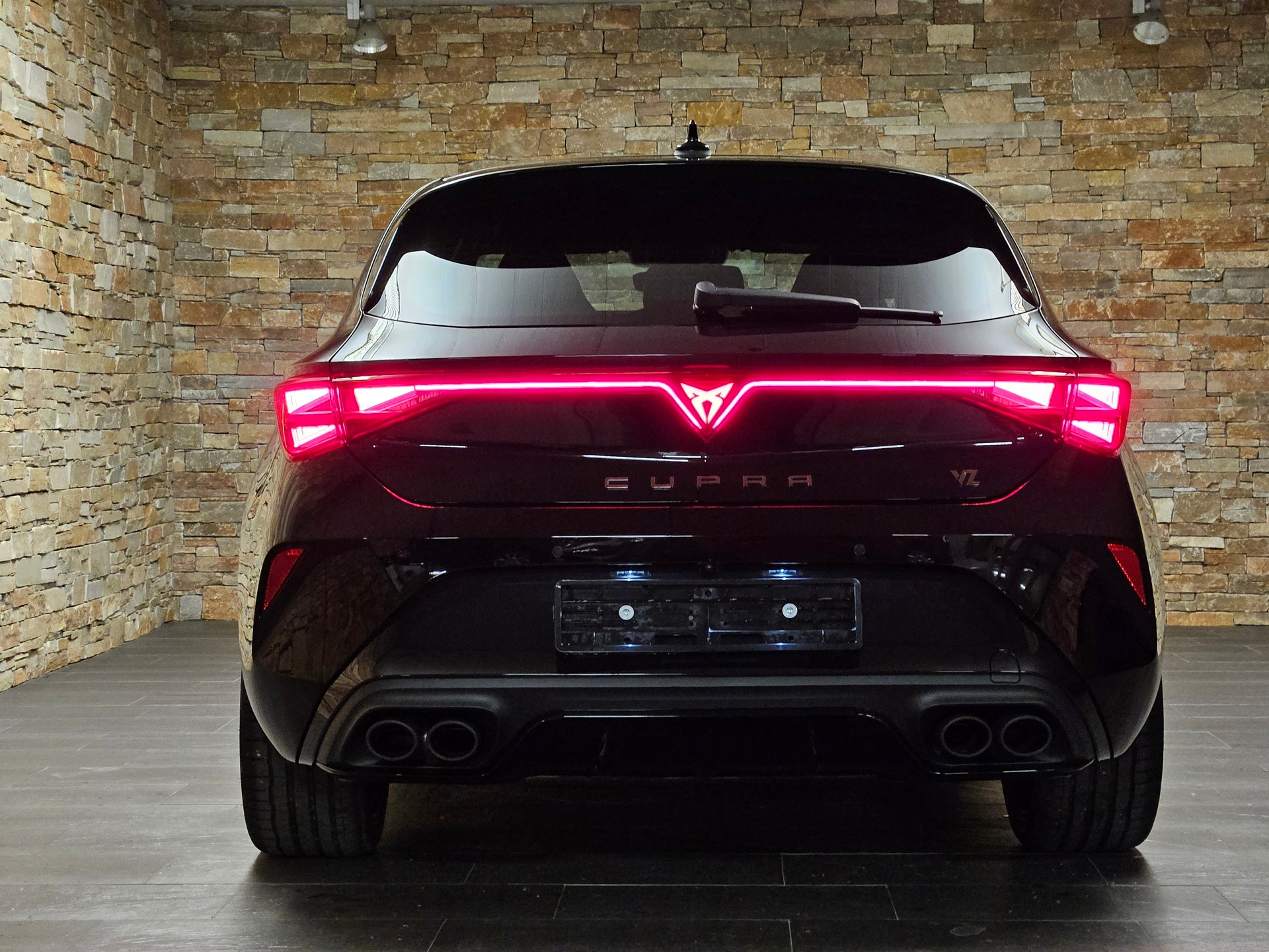 CUPRA 2.0 TSI 300 VZ DSG-image-2