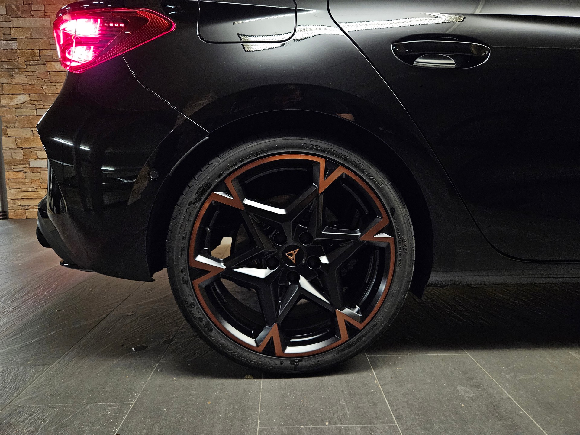 CUPRA 2.0 TSI 300 VZ DSG-image-6