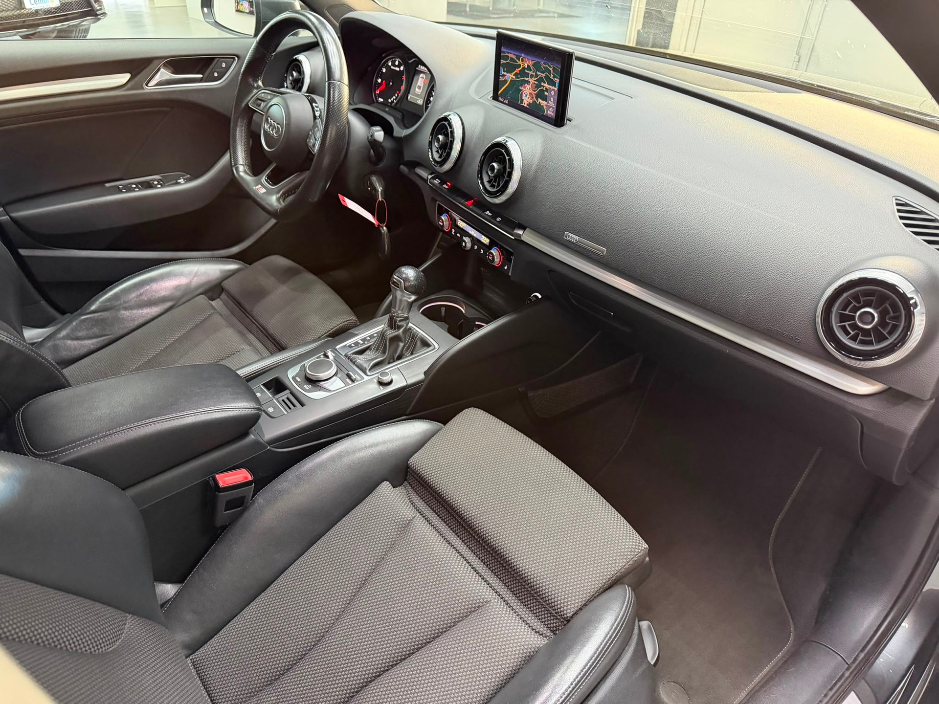 AUDI A3 Limousine 1.5 TFSI S-tronic S Line-image-6