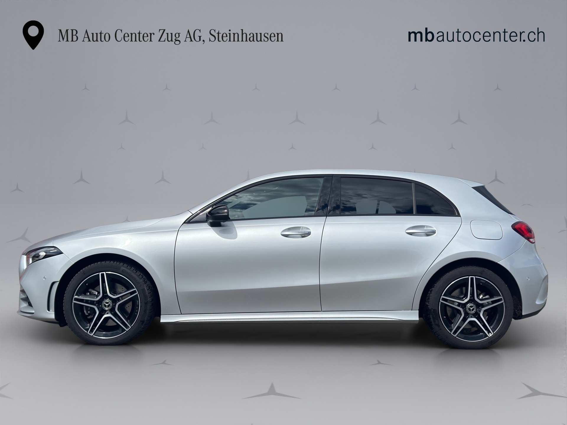 MERCEDES-BENZ A 250 e AMG Line-showroom-element-1