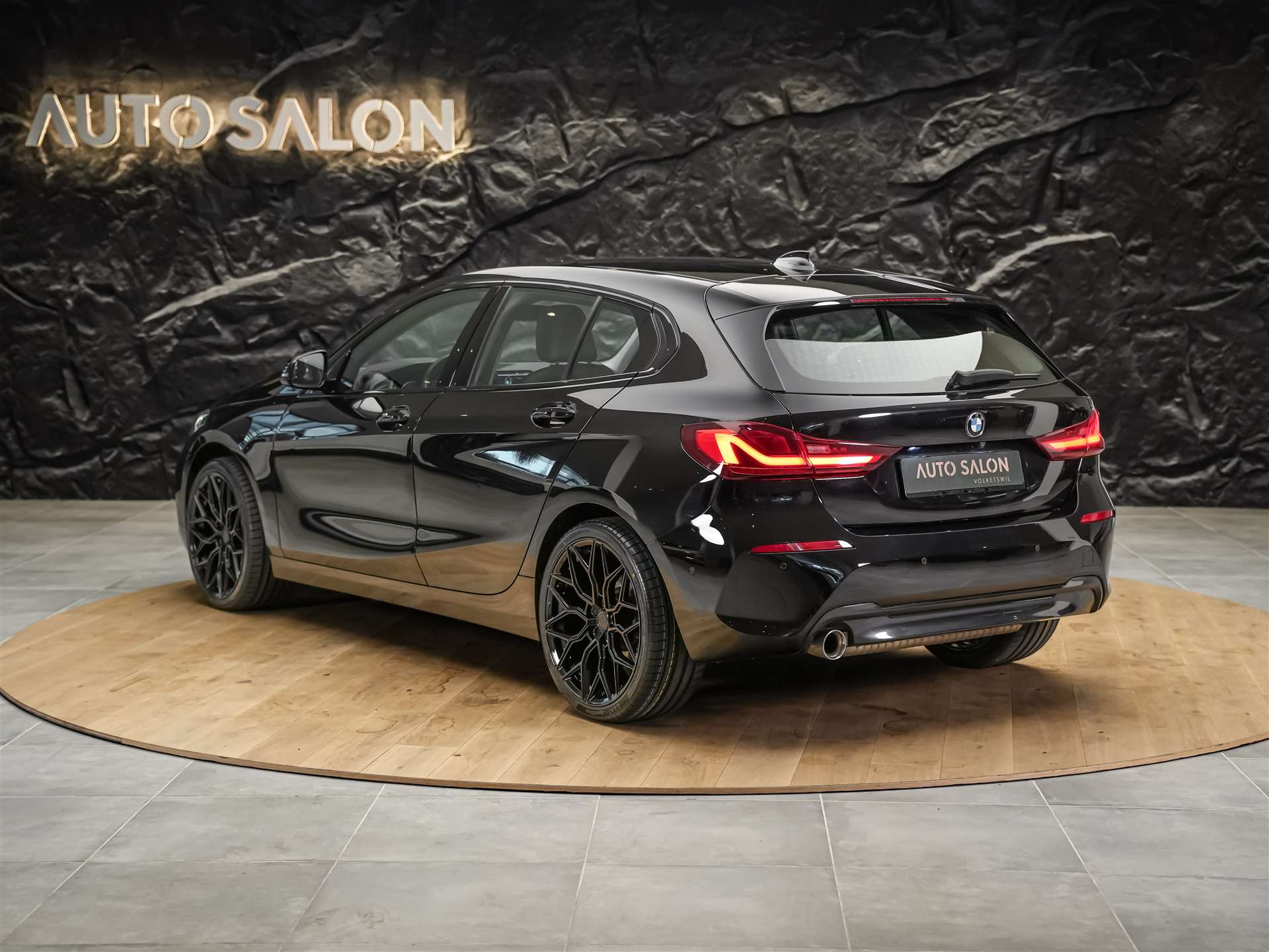 BMW 118i Sport Line Steptronic *CH Auto*19" Felgen*Harman/Kardon*-showroom-element-2