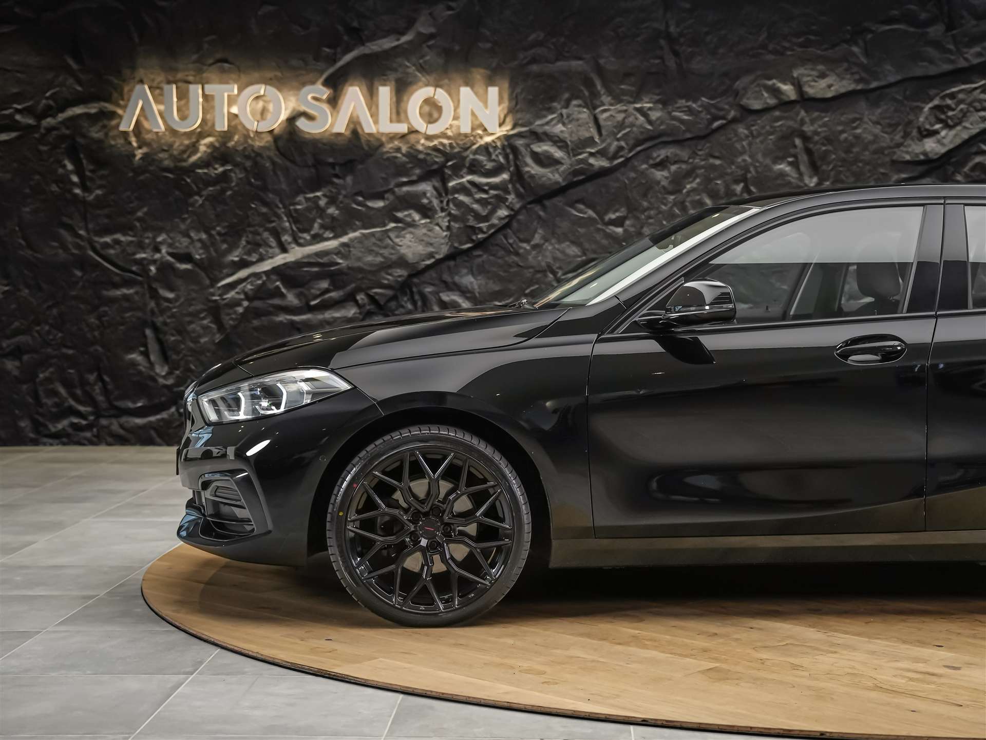 BMW 118i Sport Line Steptronic *CH Auto*19" Felgen*Harman/Kardon*-image-13
