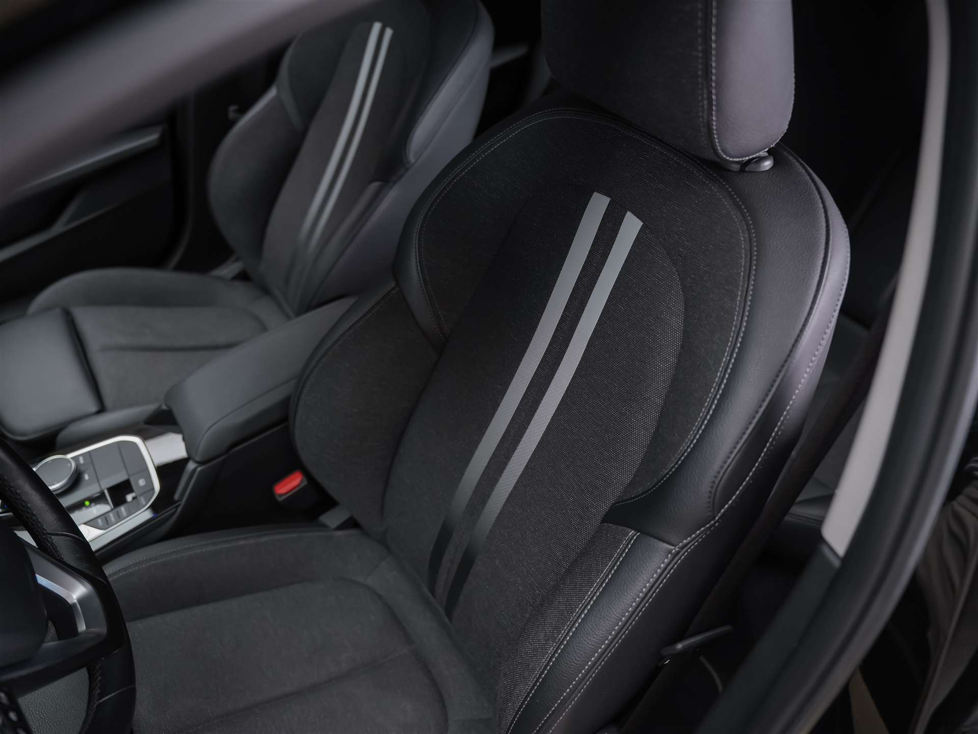 BMW 118i Sport Line Steptronic *CH Auto*19" Felgen*Harman/Kardon*-image-9