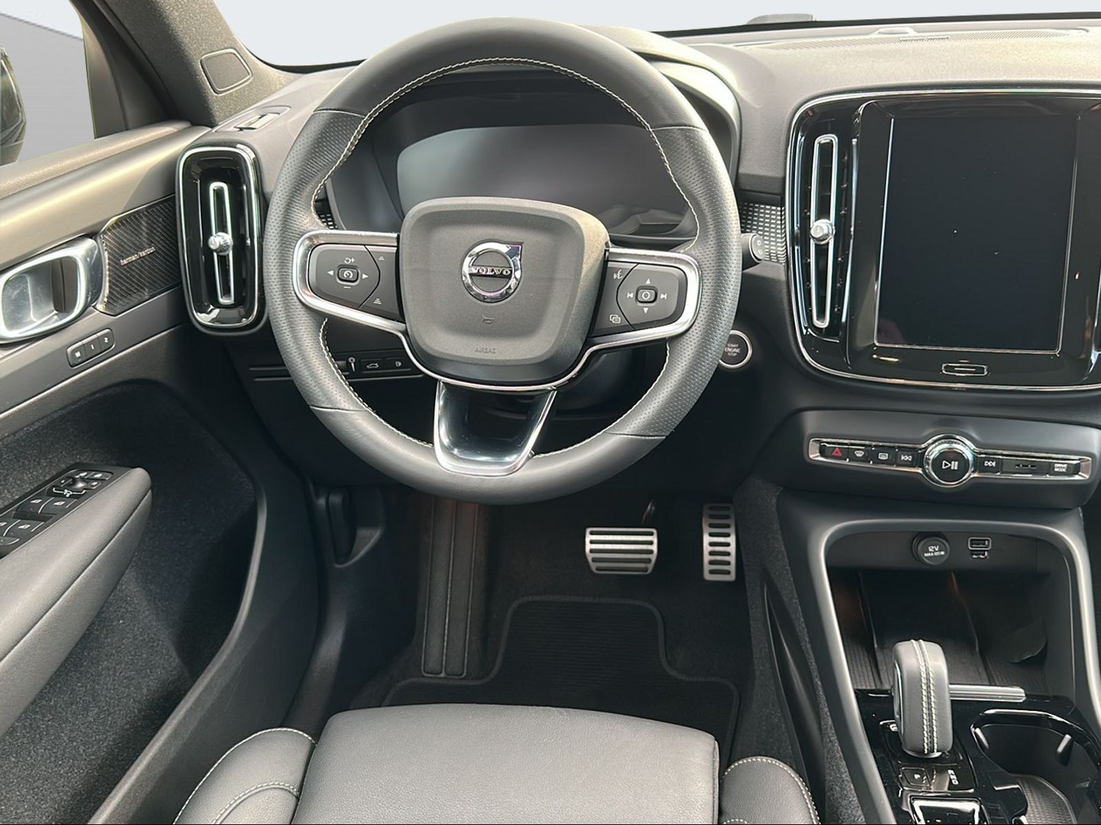 VOLVO XC40 1.5 T5 PiH R-Design-image-12