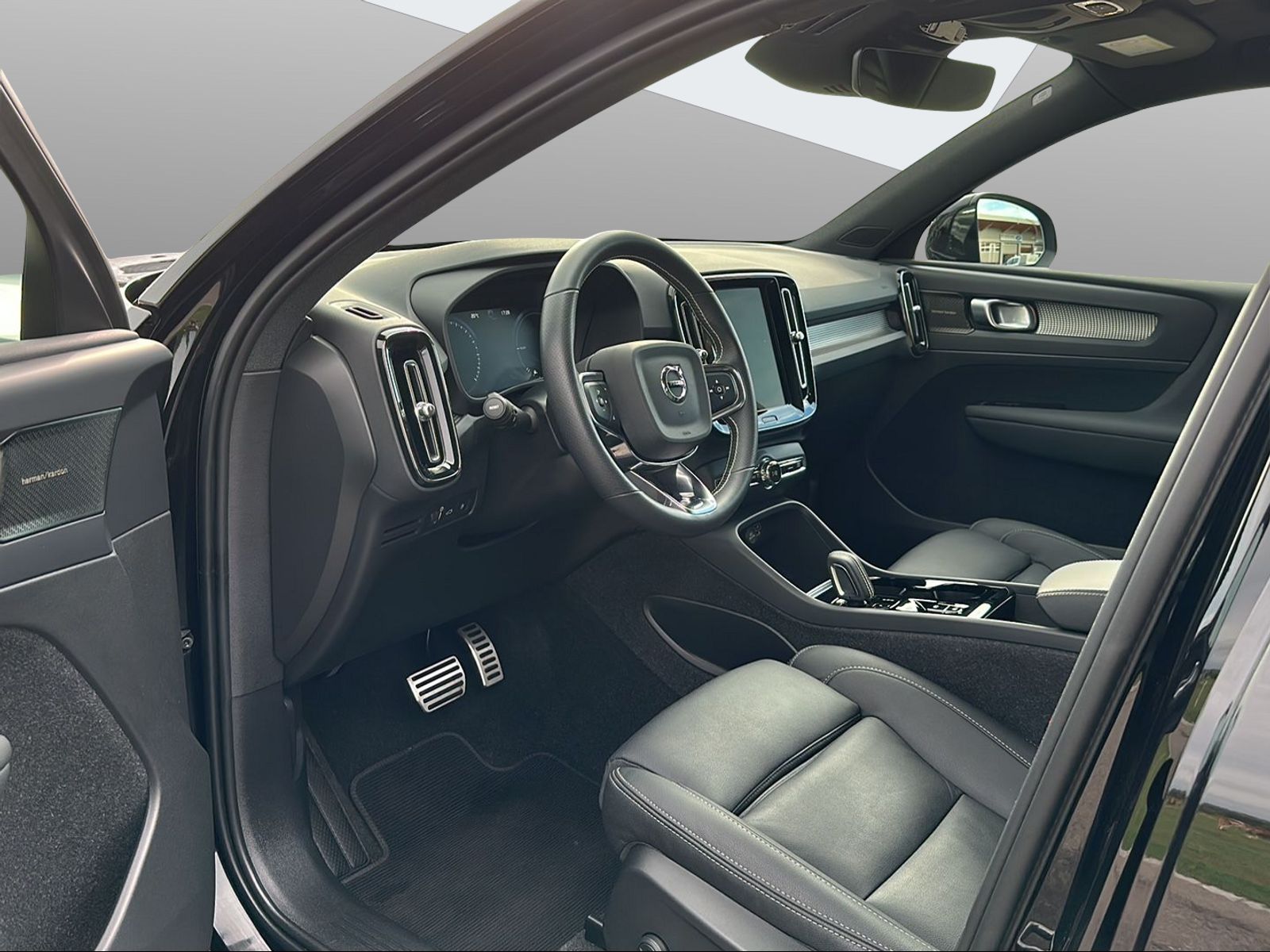 VOLVO XC40 1.5 T5 PiH R-Design-image-9