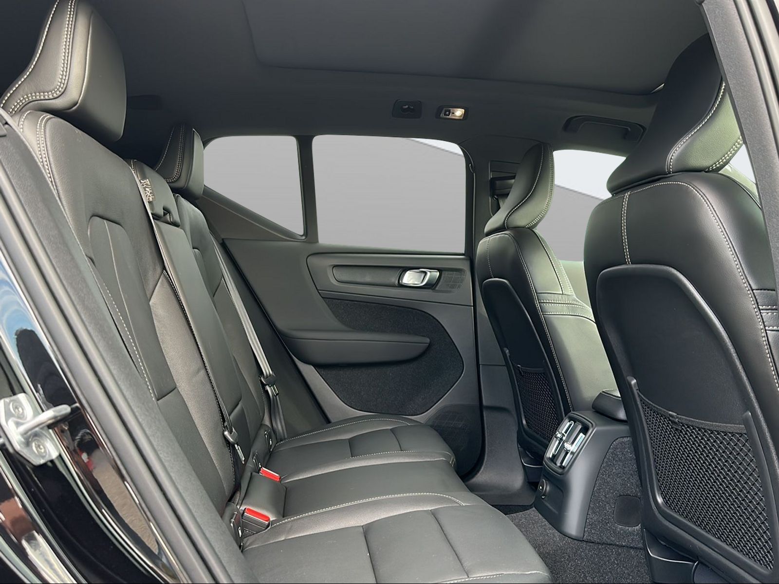 VOLVO XC40 1.5 T5 PiH R-Design-image-10