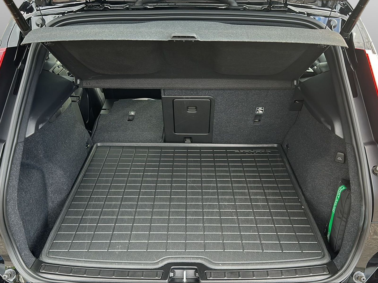 VOLVO XC40 1.5 T5 PiH R-Design-image-15