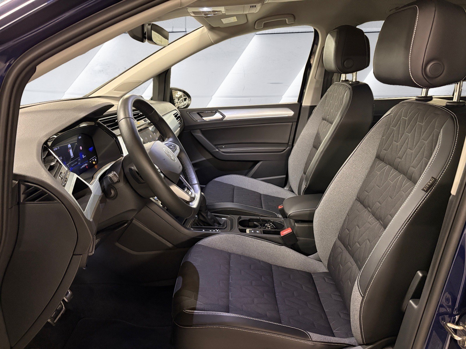 VW Touran 1.5 TSI EVO Comfortline DSG / 7 Places / Caméra de recul / Attelage / Garantie 5 ans ou 100'000 kms / 8 roues-image-12