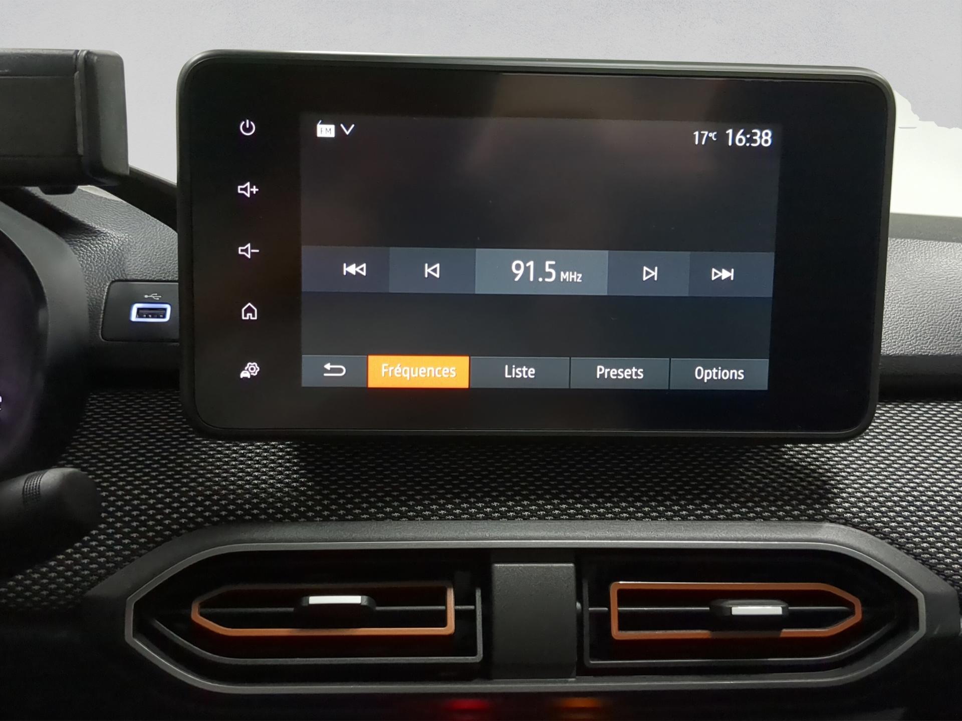 DACIA Sandero Stepway TCe 90 Expression CVT-image-11