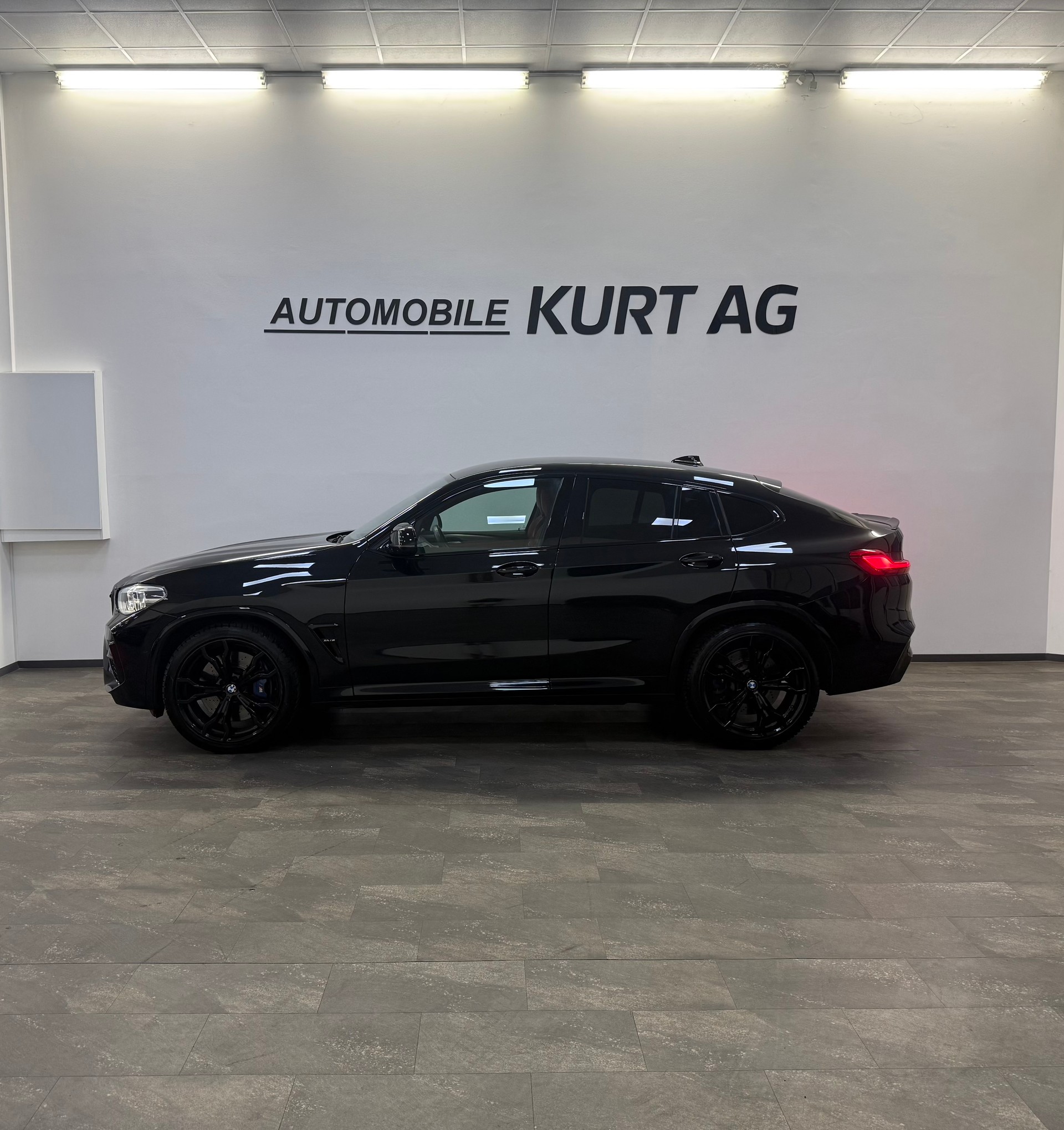 BMW X4M M Competition Steptronic-showroom-element-2