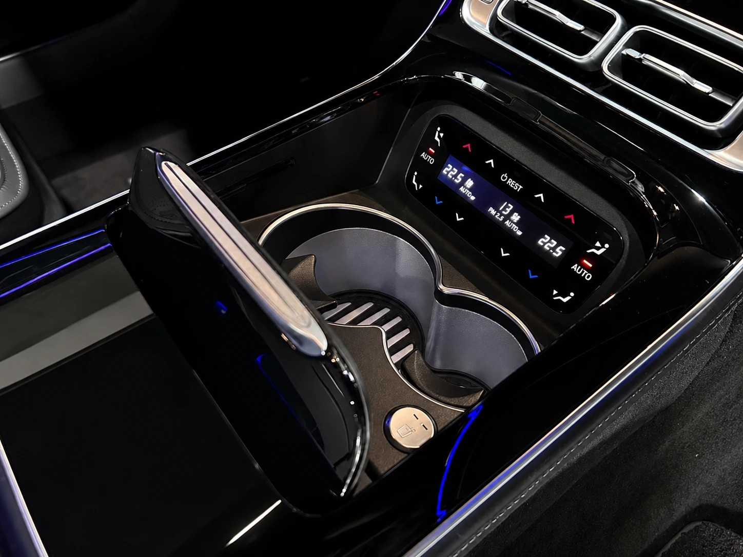 MERCEDES-BENZ S 63 V8 AMG E Performance 4matic+ lang CH FAHRZEUG-image-24