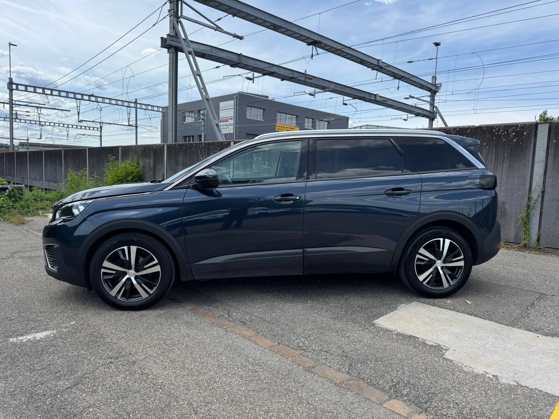 PEUGEOT 5008 1.2 Pure Tech Active-showroom-element-3