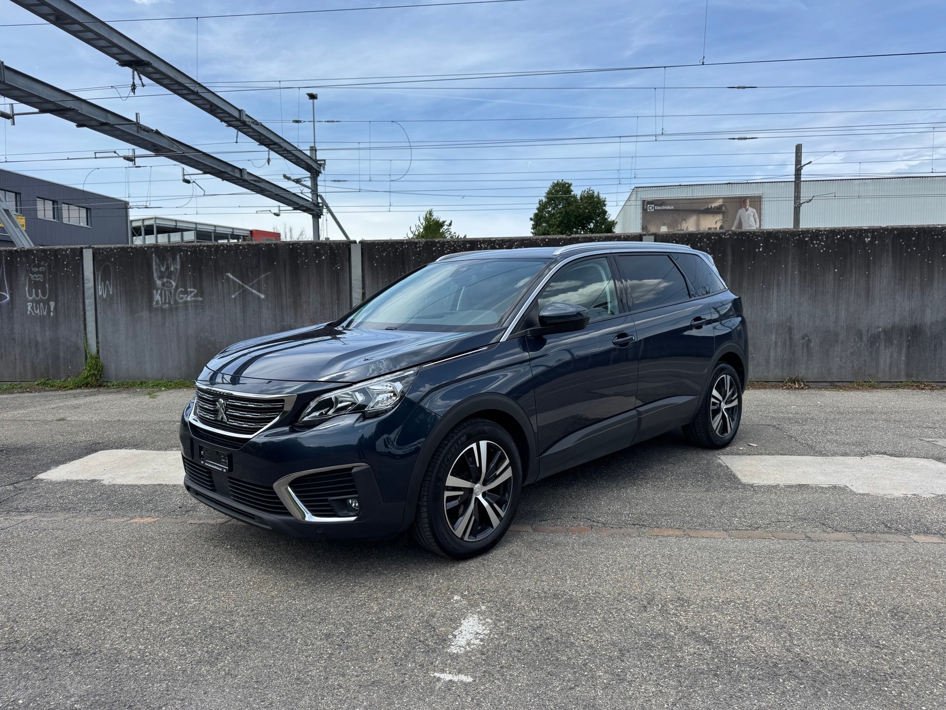 PEUGEOT 5008 1.2 Pure Tech Active-showroom-element-2