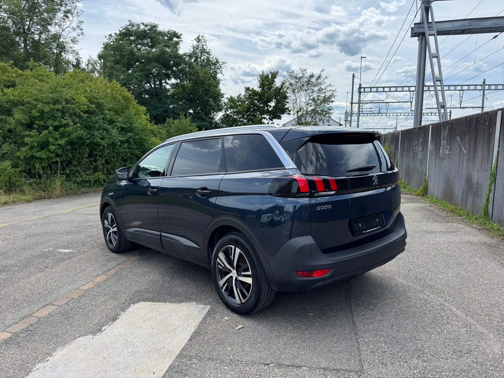 PEUGEOT 5008 1.2 Pure Tech Active-image-6
