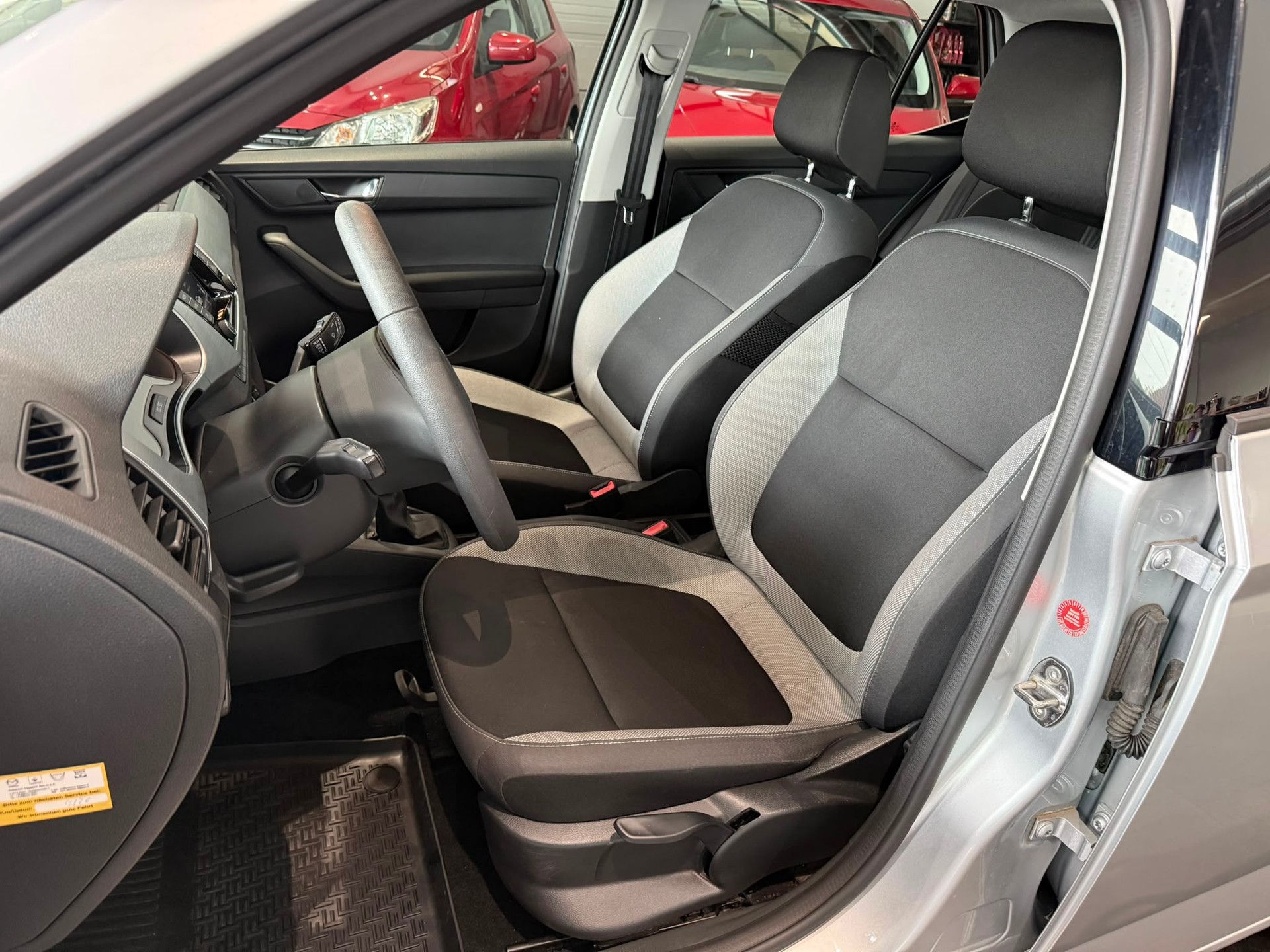 SKODA Fabia 1.4 TDI Ambition-image-7