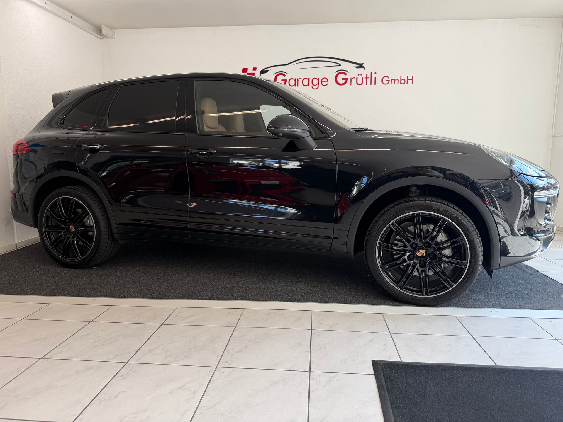 PORSCHE Cayenne 4.2 V8 TDI S TipT-showroom-element-1