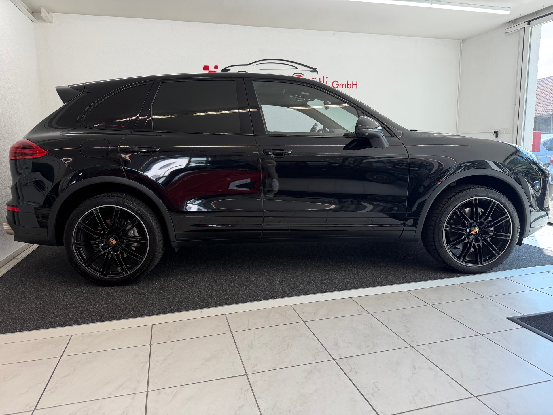 PORSCHE Cayenne 4.2 V8 TDI S TipT-showroom-element-2