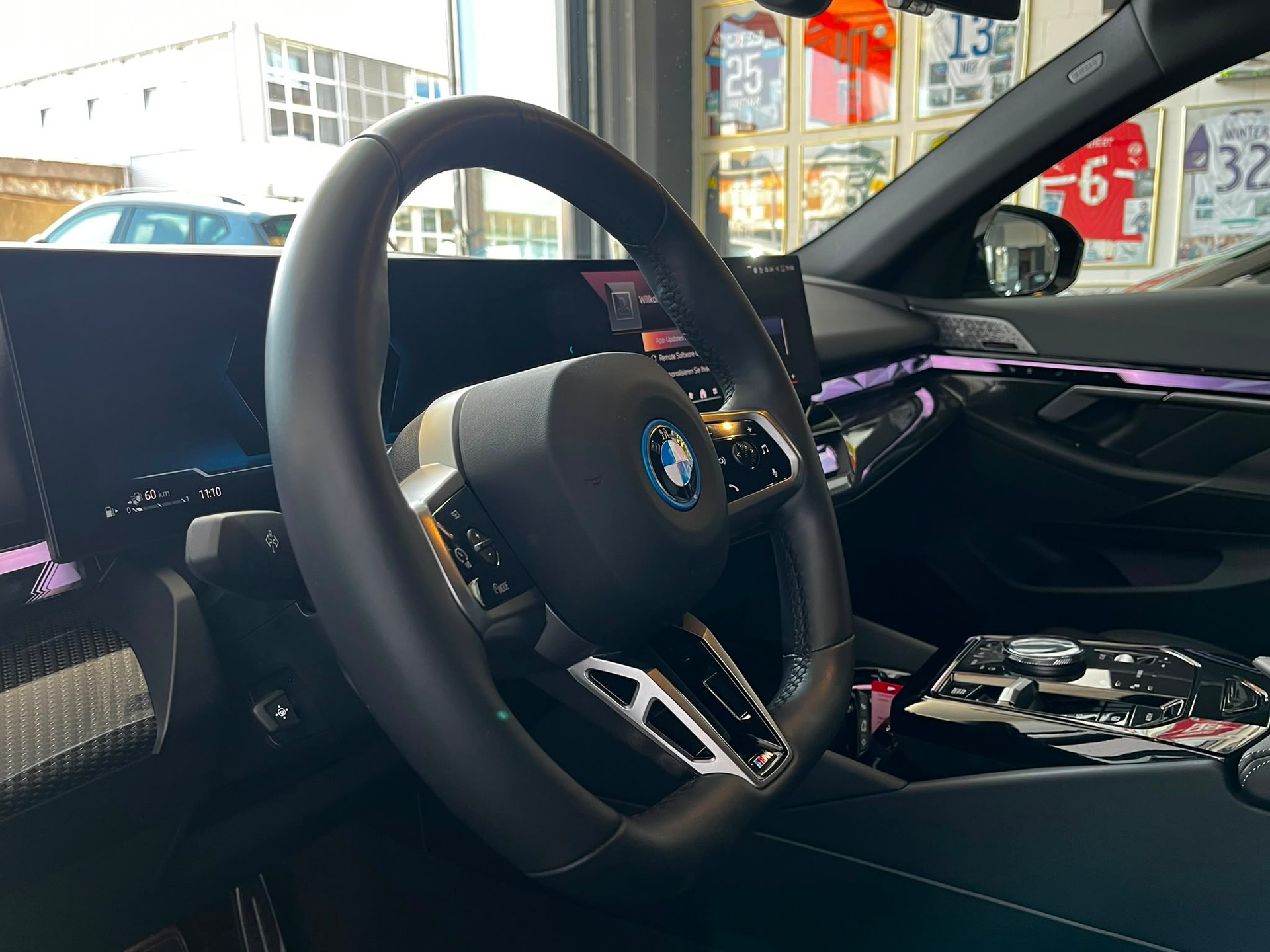 BMW 550e xDrive M Sport Pro Steptronic-image-13