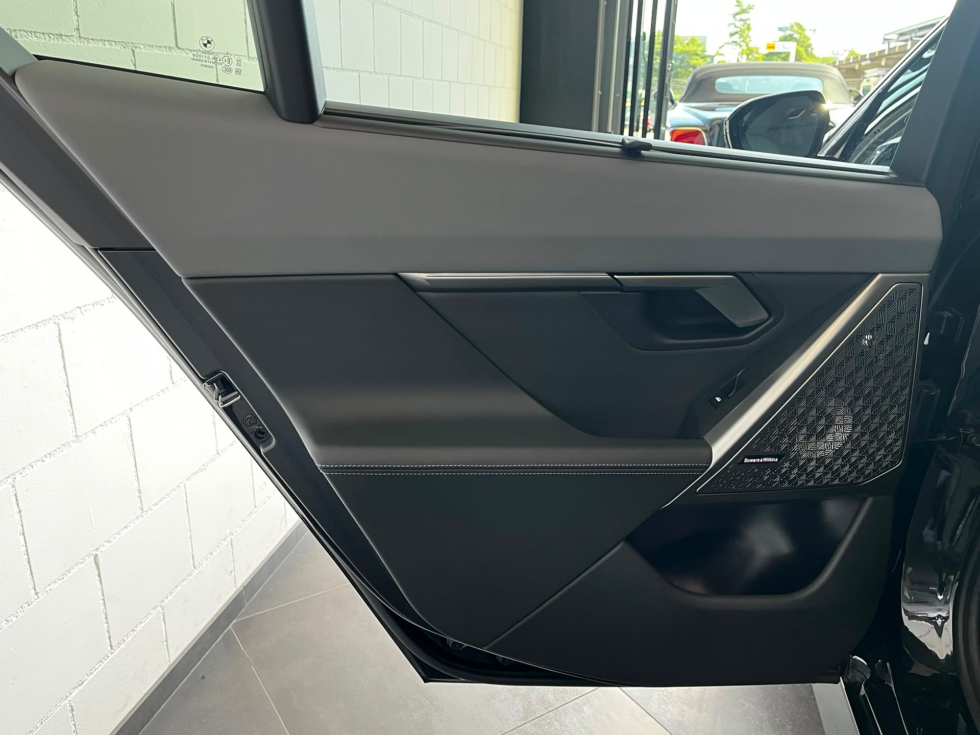 BMW 550e xDrive M Sport Pro Steptronic-image-26