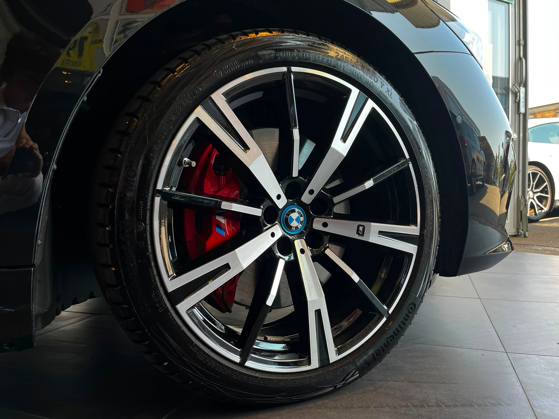 BMW 550e xDrive M Sport Pro Steptronic-image-22