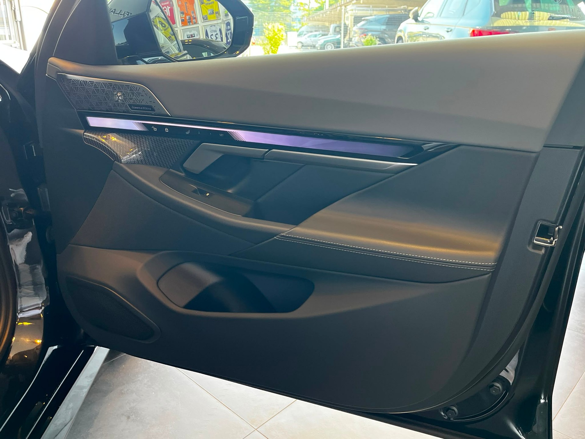 BMW 550e xDrive M Sport Pro Steptronic-image-28